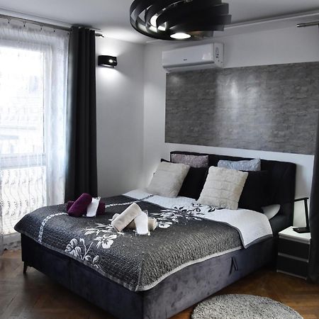 Apartament Night Premium Krakow Bagian luar foto